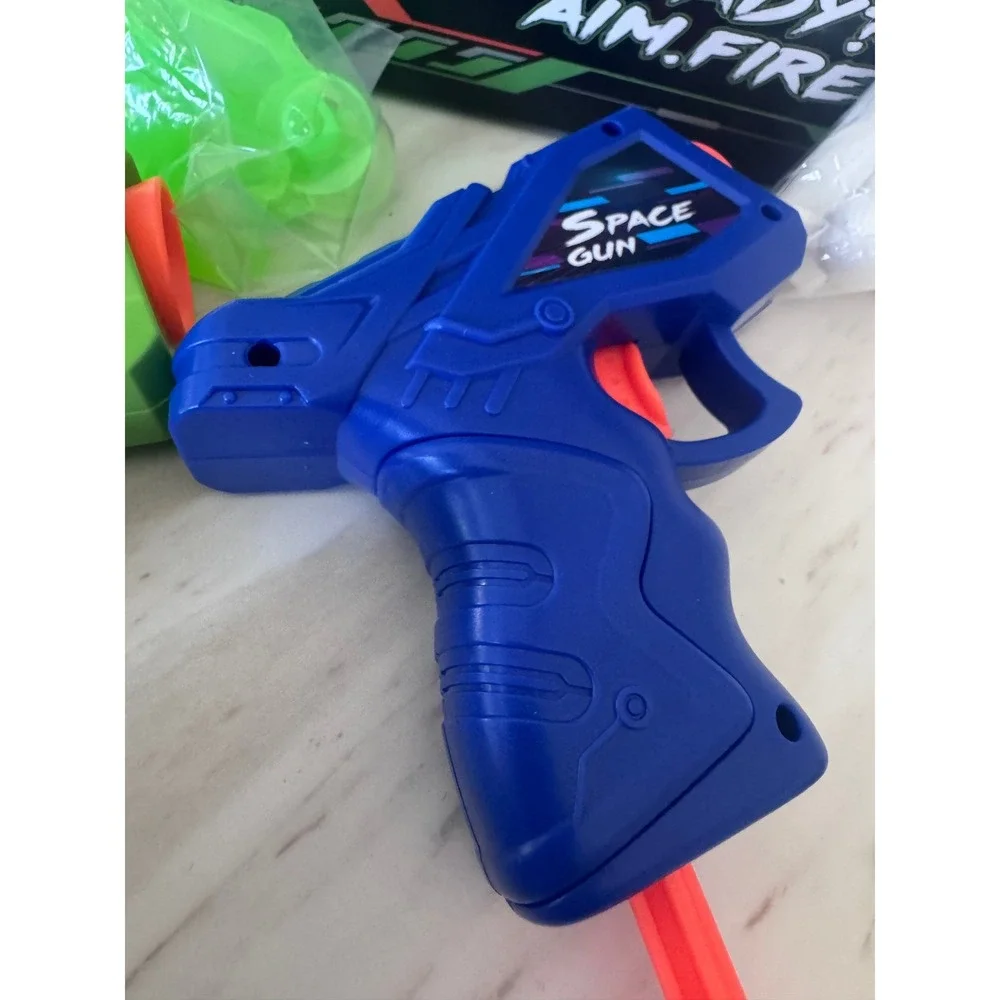Zhi‎ Lun Dark Shot Hover Target Shooting Game Glow in the Dark Space Gun Set